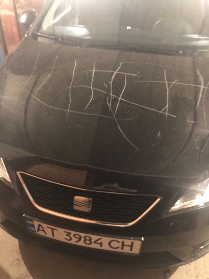 Автомобіль Seat Ibiza пошкодили гострим предметом