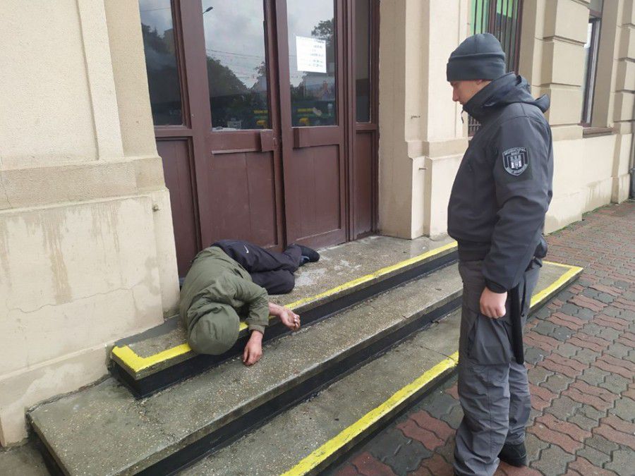 Чоловіка патрульні знайшли на вулиці.