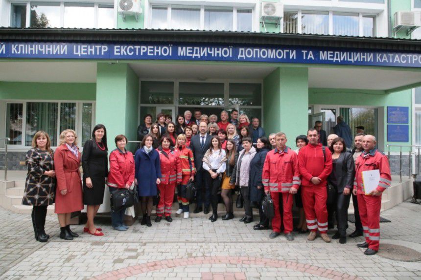 Працівники екстреної медицини надають послуги у сучасному приміщенні із комфортними умовами праці