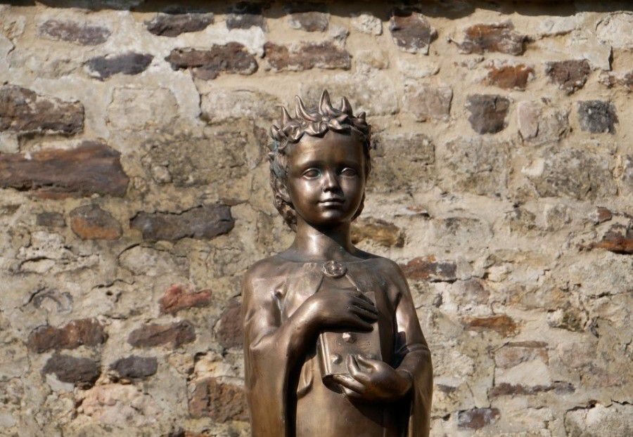 Київська княгиня та майбутня королева Франції постає в образі маленької дівчинки | Фото: Дмитро Шкурко, "Укрінформ&