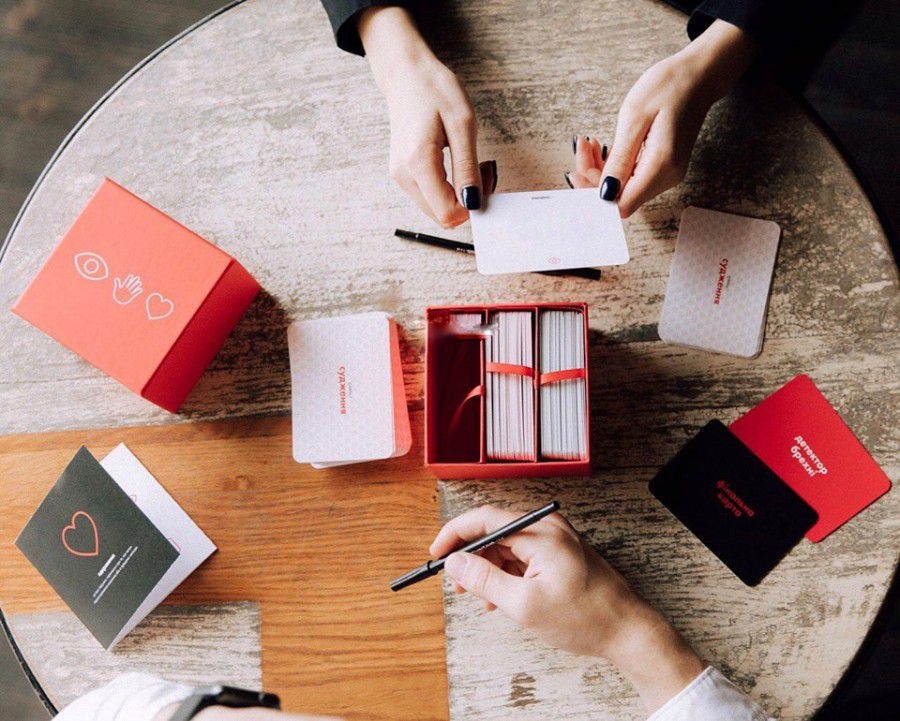 Гра поділена на 3 етапи: судження, пізнання і одкровення