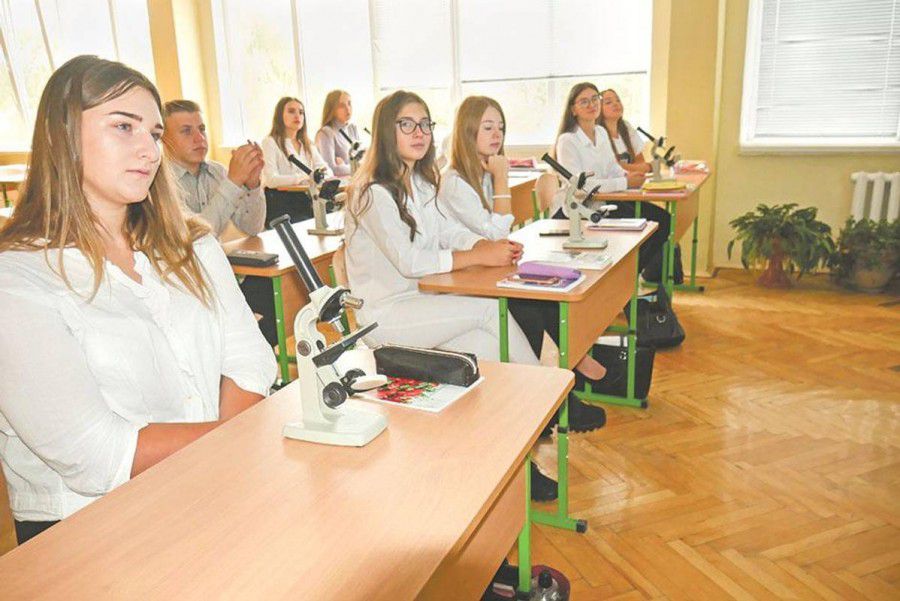 Заняття динамічної групи на уроці біології у Калуському ліцеї №10 | Фото:  Богдан Скаврон