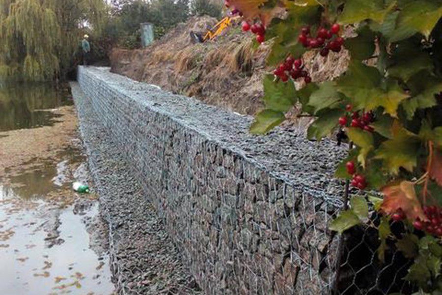 Ілюстрація. Роботи з берегоукріплення передбачають укріплення дна і схилів залізобетонними плитами та встановлення габіо