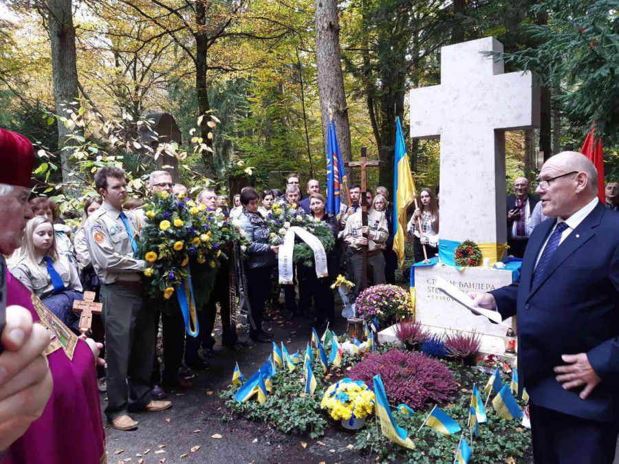 СУМівці вшанували в Мюнхені пам'ять Провіднка ОУН СТепана Бандери