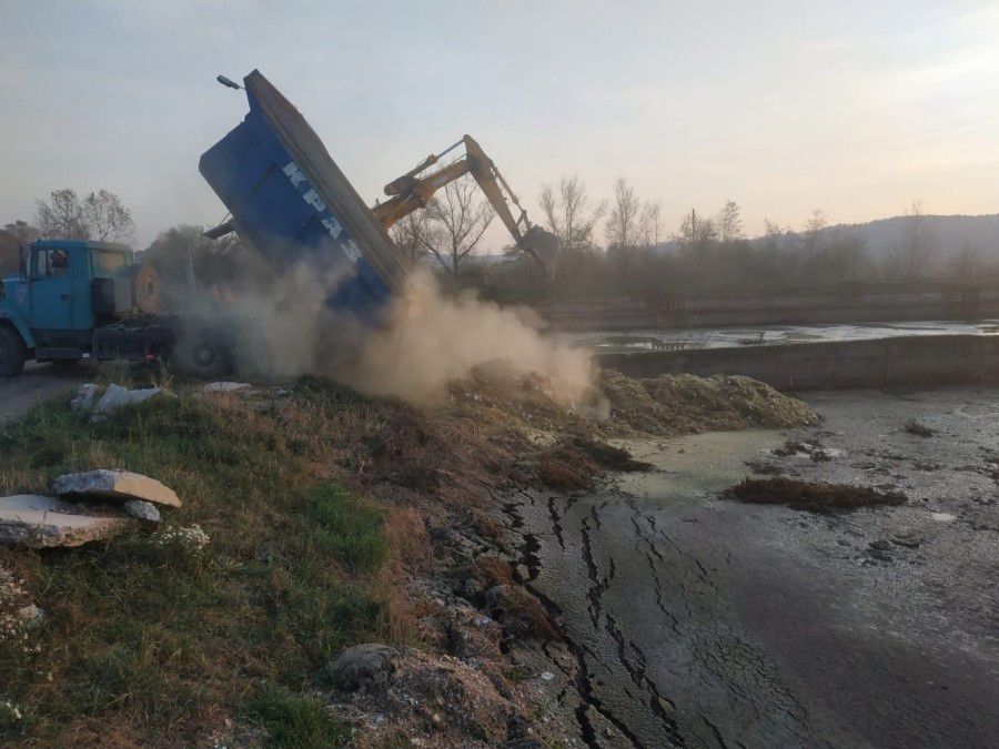 Відповідно до ухвали суду утилізовано три вантажні автомобіля подрібненої наркотичної коноплі
