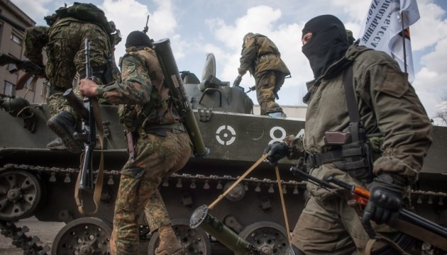 Ілюстрація. Російські окупаційні війська продовжують утримувати танки і самохідну артилерію біля лінії зіткнення