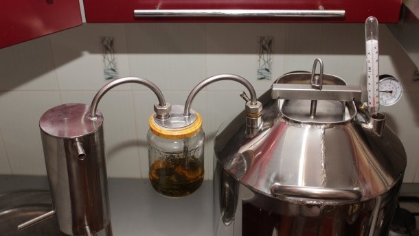 Ілюстрація. Законопроєкт передбачає скасування відповідальності за самогоноваріння