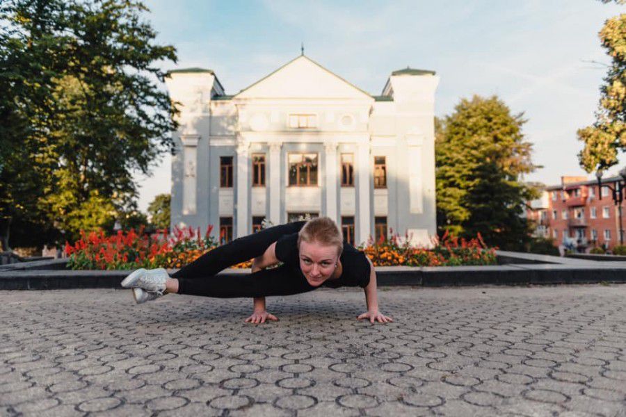 Йогиня зізналася, що цвяхова дошка допомогла їй стати впевненішою, рішучішою і навчила долати підсвідомі страхи