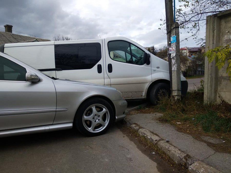 Найбільше в ДТП постраждав легковик Mercedes | Фото: Роман Куцій, Кирило Сушко