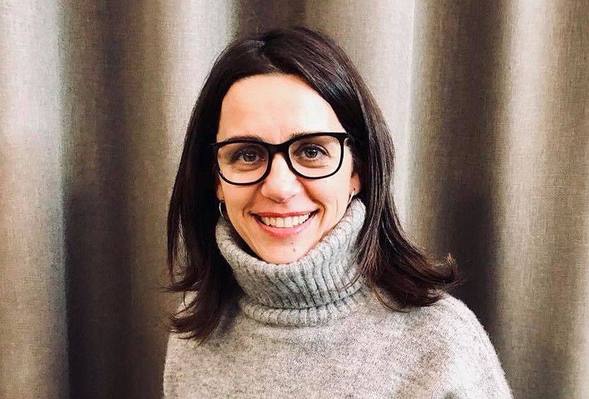 Свою кар'єру пані Ґаладза розпочала у Міністерстві оборони Канади