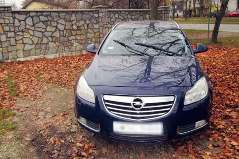 Таксист замовив евакуатор та доправив ним чужий автомобіль до Івано-Франківська