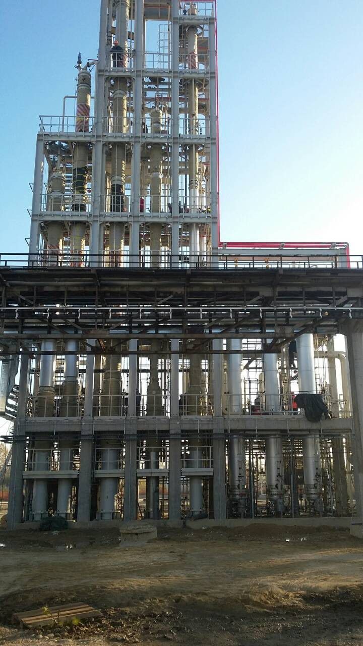 На території заводу вже змонтовано установку, яка дуже нагадує установку з виробництва оксиду пропілену