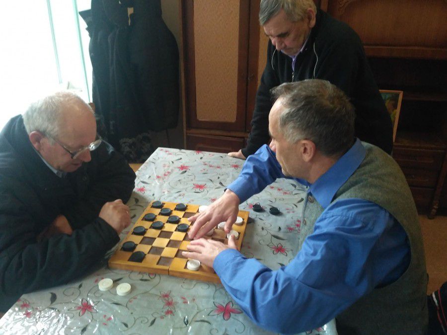 Справа &mdash; відомий активіст Спілки української молоді Петро Кузів, який втратив зір у зрілому віці | Фото: Оля Андре