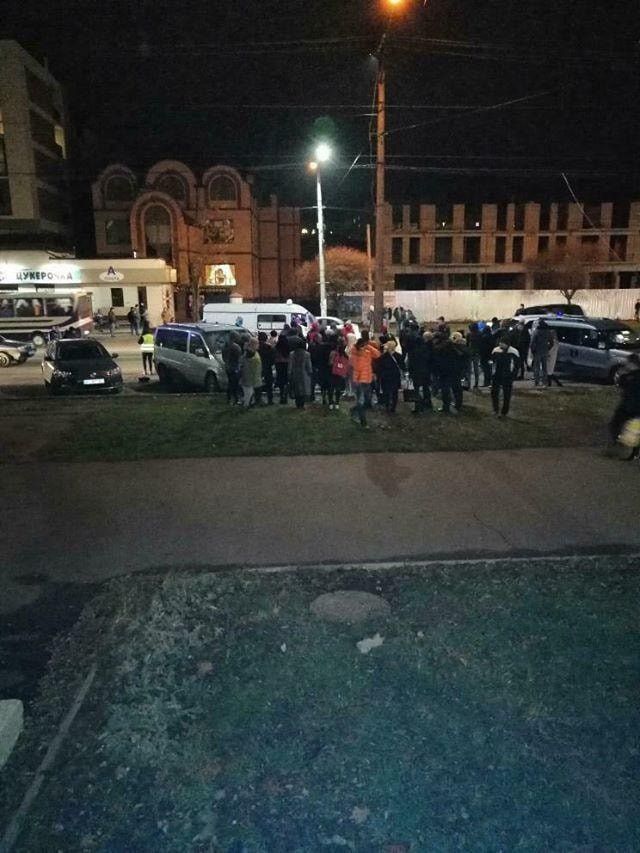 Чоловік нецензурно висловлювався та образливо чіплявся до медпрацівниці