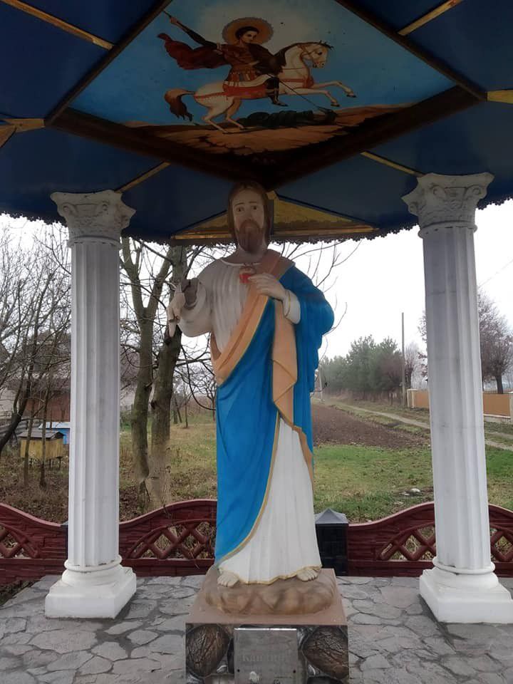 Усіх, хто хоч що-небудь знає про скоєне, просять повідомити у Верхнянську ОТГ