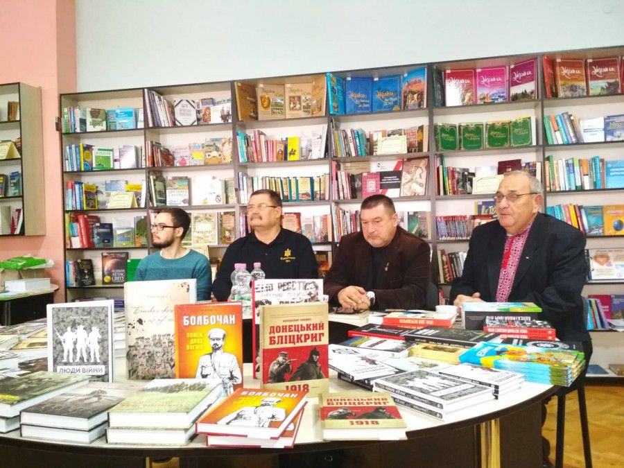 У дослідженні широко використано документи з СБУ та інших архівів України, спогади вояків Армії УНР