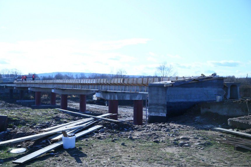 Будівництво моста у Довгому-Калуському &mdash; на стадії завершення