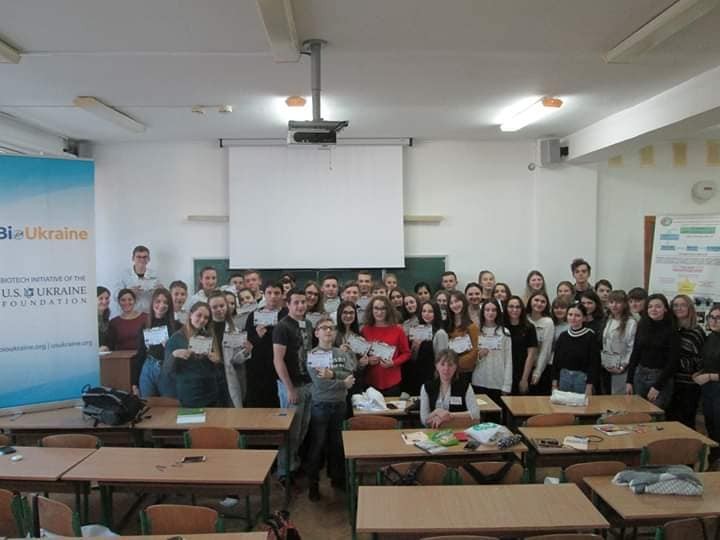 У Школі взяли участь 50 школярів 8-11 класів з різних районів Івано-Франківської області та Закарпаття