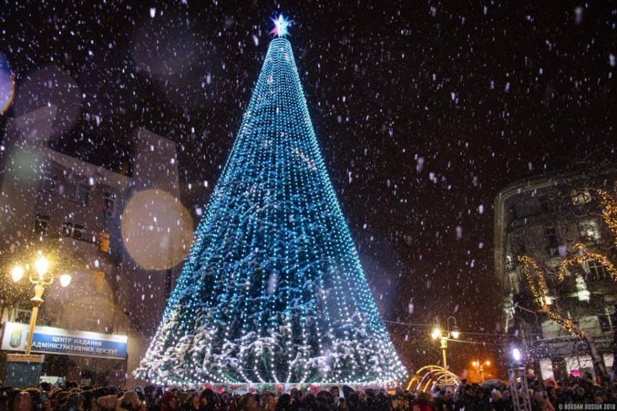 Центральну ялинку міста відкриють завтра, 13 грудня