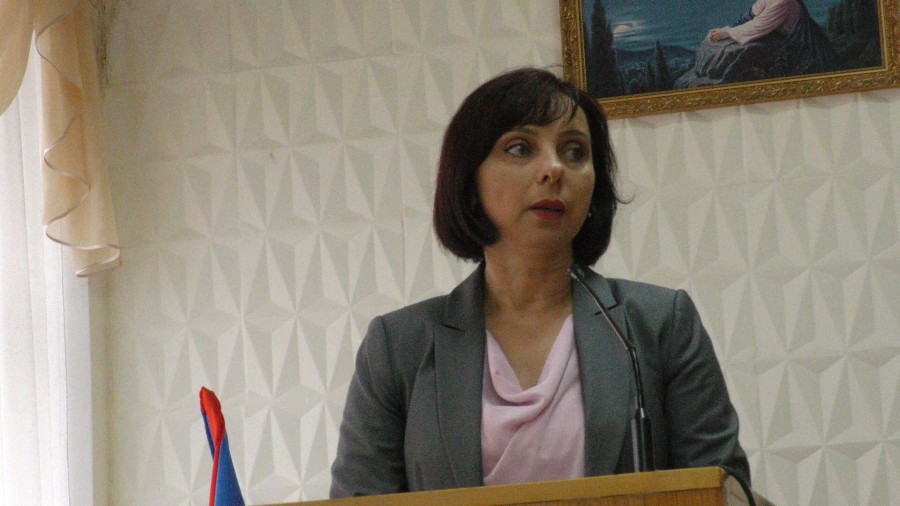 Одразу після завершення зібрання Жанна Табанець покликала керівників структурних підрозділів адміністрації на першу озна