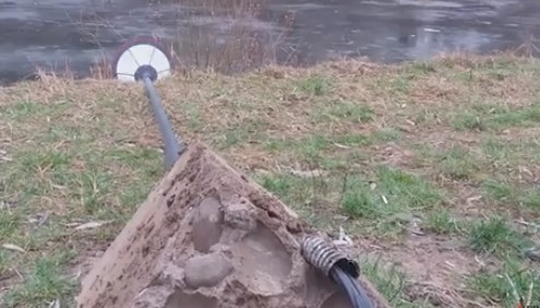 Електричний стовп невідомі звалили на землю