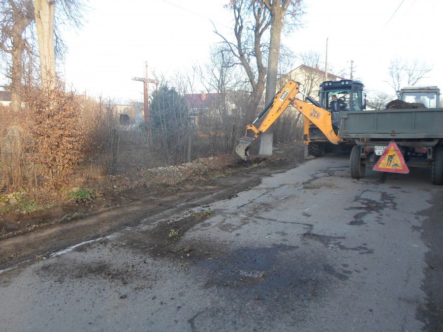 На Загір'ї прокопують водовідвідні канави