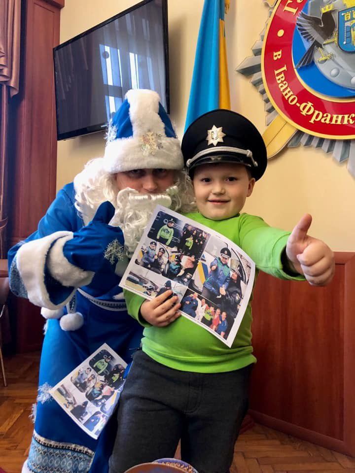 Дмитрик завітав у гості до поліцейських і провів з ними цілий день