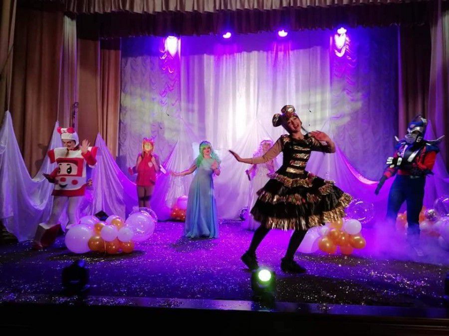 Казкове дійство підготували для дітей працівники ПК "Юність"