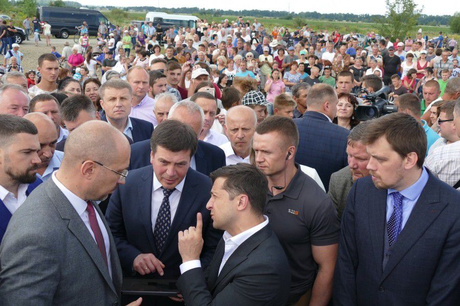 Володимир Зеленський побував біля зруйнованого моста в серпні цього року | Фото: Юрій Рильчук