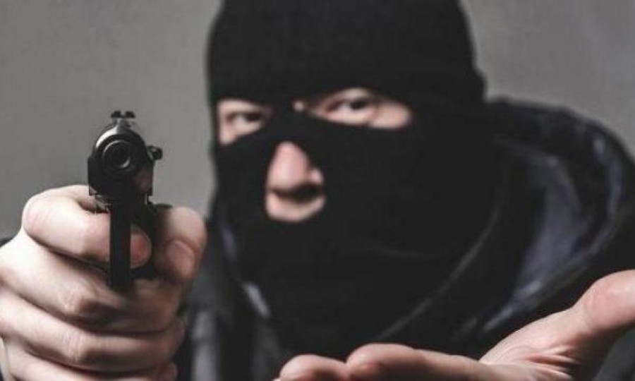 Ілюстрація. Грабіжник у масці погрожував продавчині зброєю