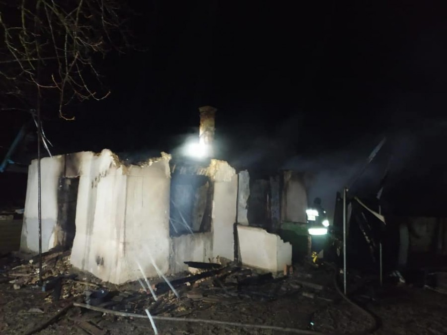 Аби приховати сліди злочину, чоловік підпалив будинок і втік