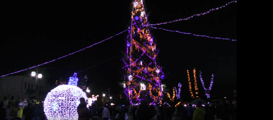 Куля, яка встановлена біля головної ялинки міста на площі Героїв, коштувала 36 тис. гривень