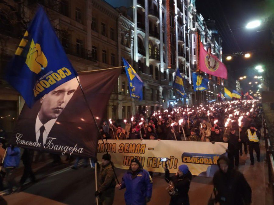 В акції взяли участь близько 1000 громадян | Фото: ВО "Свобода", "Українська правда"