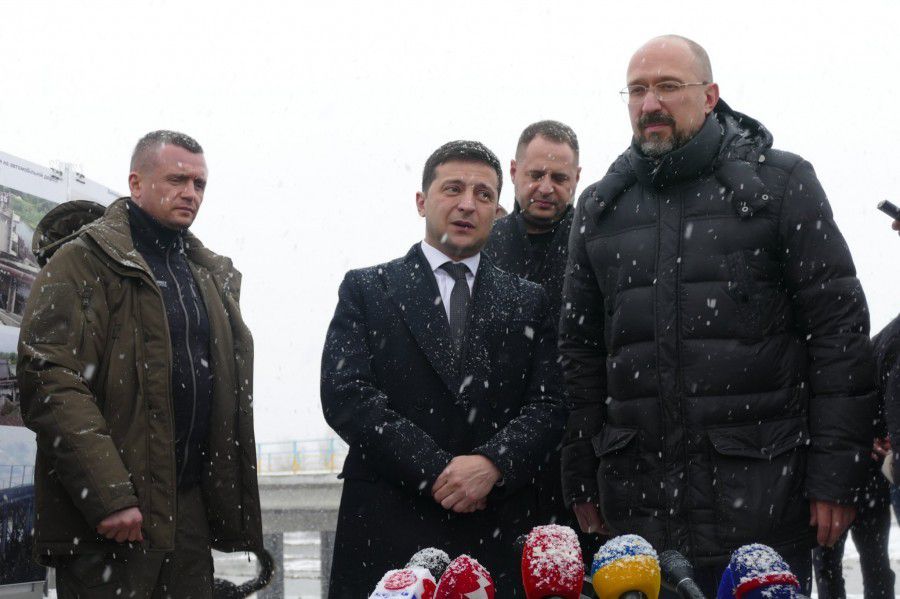 Зеленський пообіцяв, що міст відбудують до кінця року, так і сталося | Фото: Юрій Рильчук