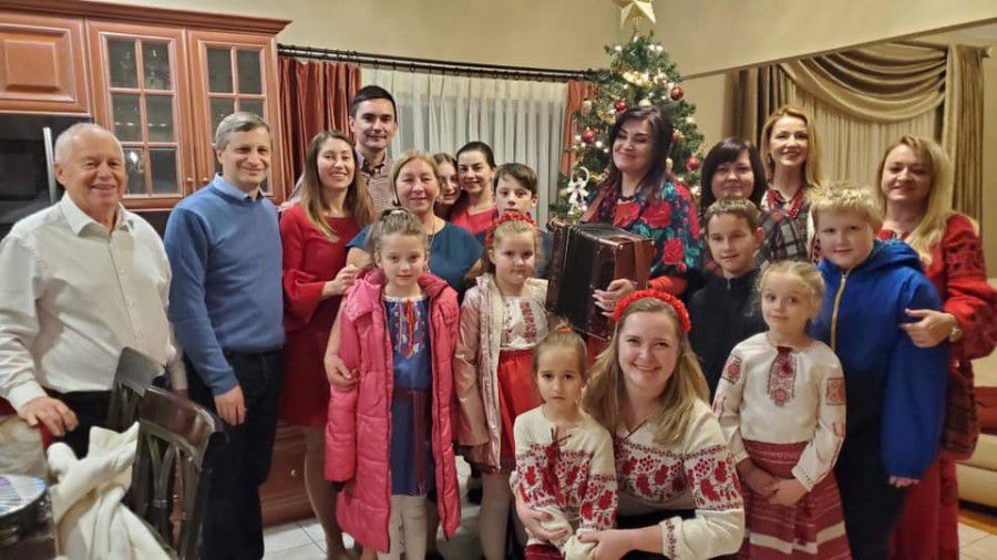 Волонтерам вдалося заколядувати 655 доларів