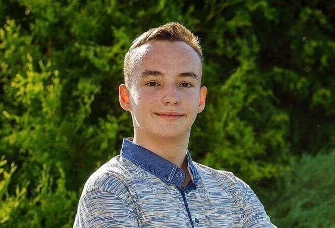 Тарас Котик отримує стипендію від голів ОДА та обласної ради за особливі успіхи в навчанні