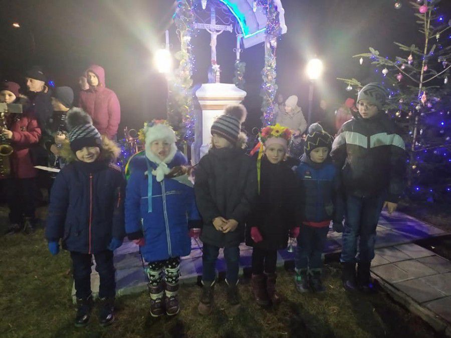 Серед присутніх було багато дітей, які колядували, щедрували, віншували та засівали | Фото: Тетяна Гринів і kalushcity.i