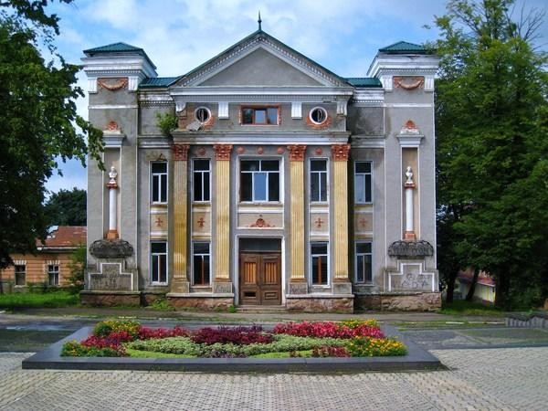 Так виглядав концертний зал до реставрації | Фото: wikimapia.org