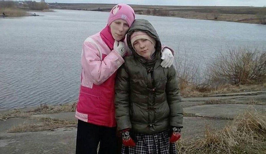 Незважаючи на хворобу, дівчатка доволі самостійні