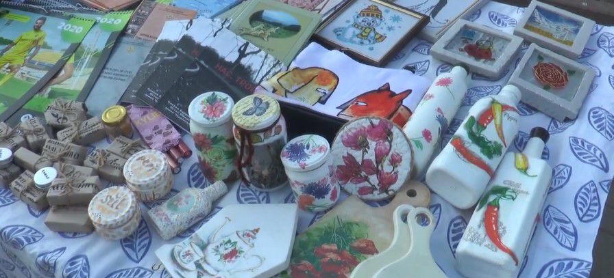 На ярмарку майстри пропонували вироби ручної роботи