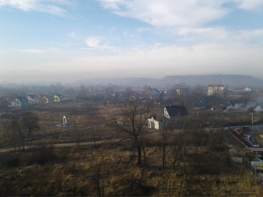 Особливо нарікають на загазованість мешканці проспекту Лесі Українки | Фото: Оксана Романюк/Facebook