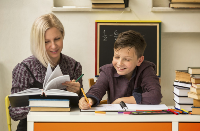 Ілюстрація. Репетитори повинні сплатити до бюджету податок на доходи фізичних осіб за ставкою 18% 