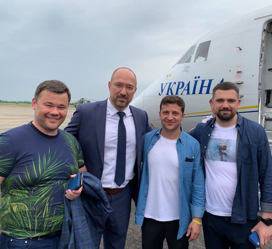 Денс Шмигаль із президентом Володимиром Зеленським та головою Офісу президента Андрієм Богданом | Фото: Денис Шмигаль/Fa