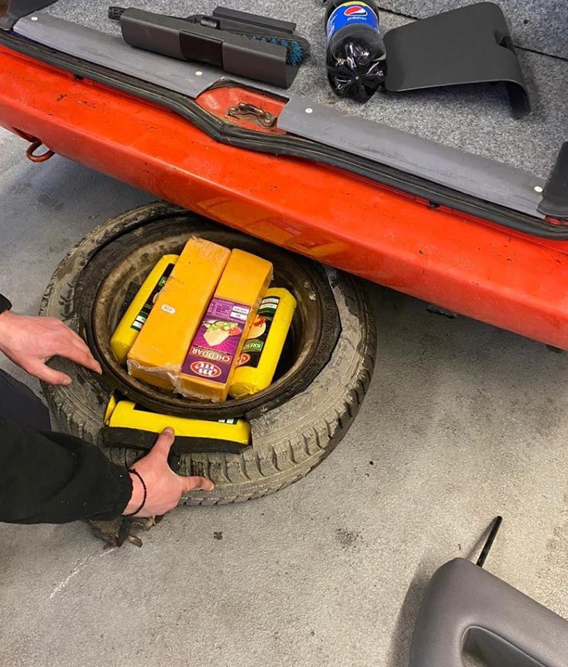 Незаделарований сир містився в запасному колесі та днищі Mercedes Vito 108