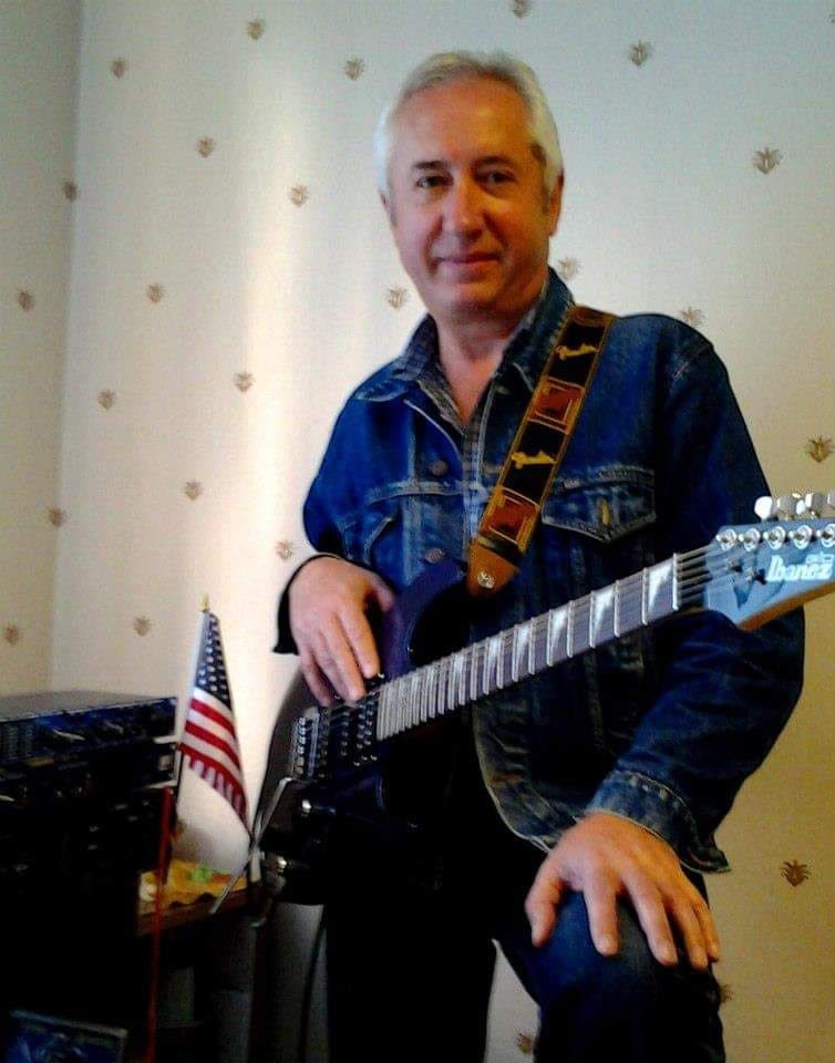 Віктор Левченко &mdash; відомий у місті музикант