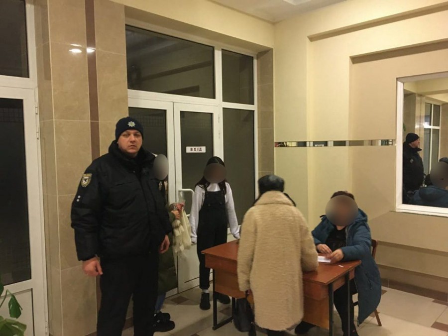 Неповнолітніх до стану сп'яніння доводять старші друзі