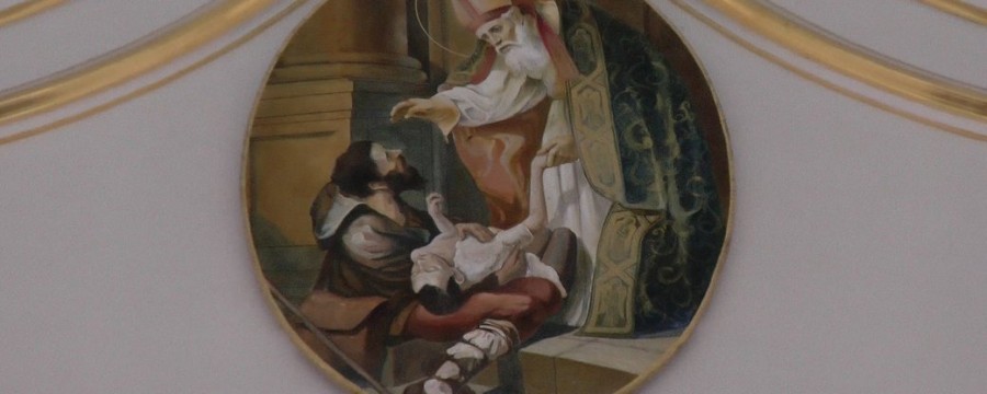 Калуський костел носить ім'я святого Валентина. У храмі є його зображення