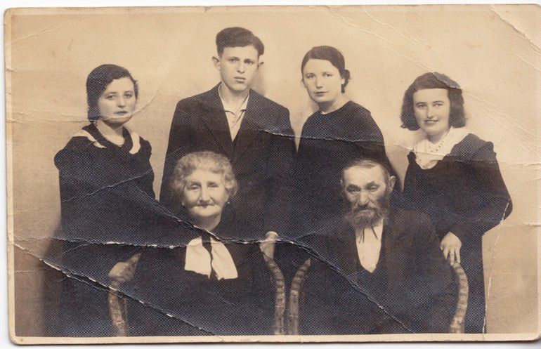 Родина Гутгарців Давид (батько), Берта (мати), Авраам, Хінда, Селка (Сара) і Пепа