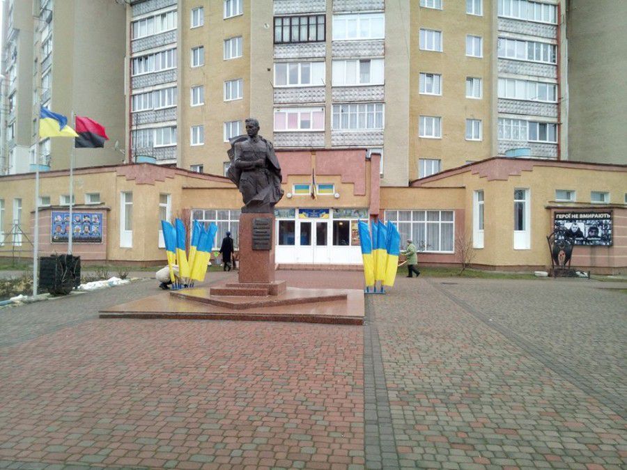 Поминальна панахида за загиблими героями відбудеться біля пам&rsquo;ятника Роману Шухевичу