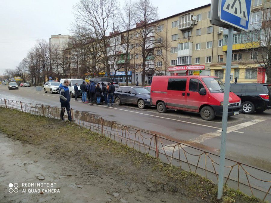 Близько 15.00 на вулиці Винниченка зіткнулися чотири автомобілі | Фото: Ігор Мудрик, "Вікна"